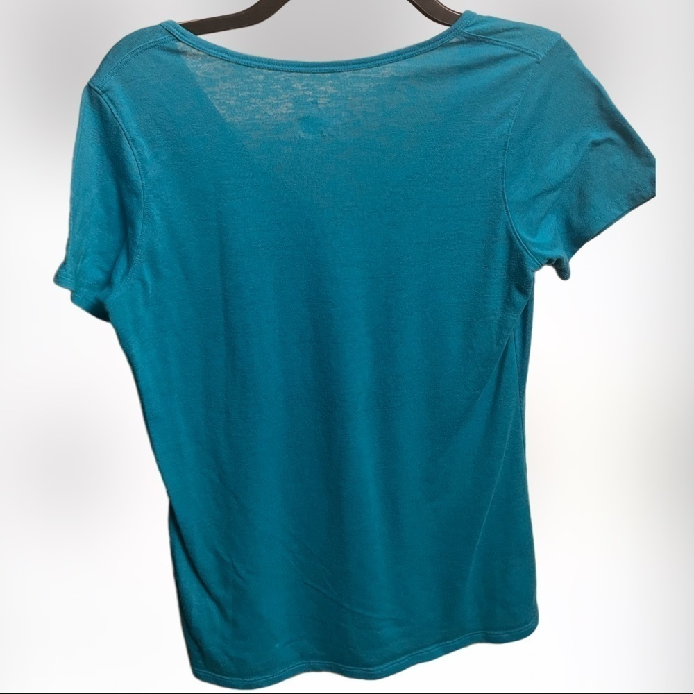 Under Armor Womens Tee - Picture 2 of 3